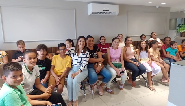 Prefeitura de São José do Bonfim contempla outra turma de alunos com exames oftalmológicos e doação dos óculos