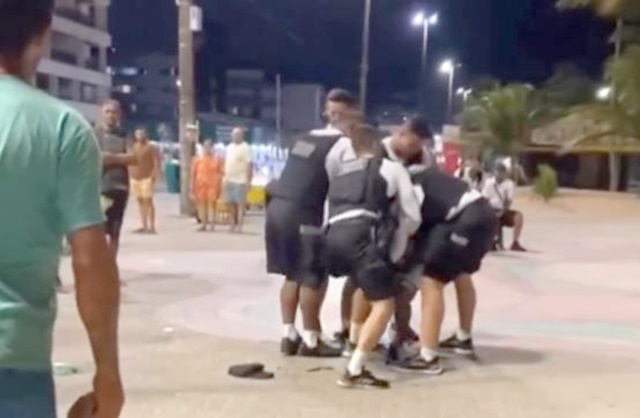 Vídeo: Polícia prende homem que agrediu a ex-mulher na orla de Tambaú