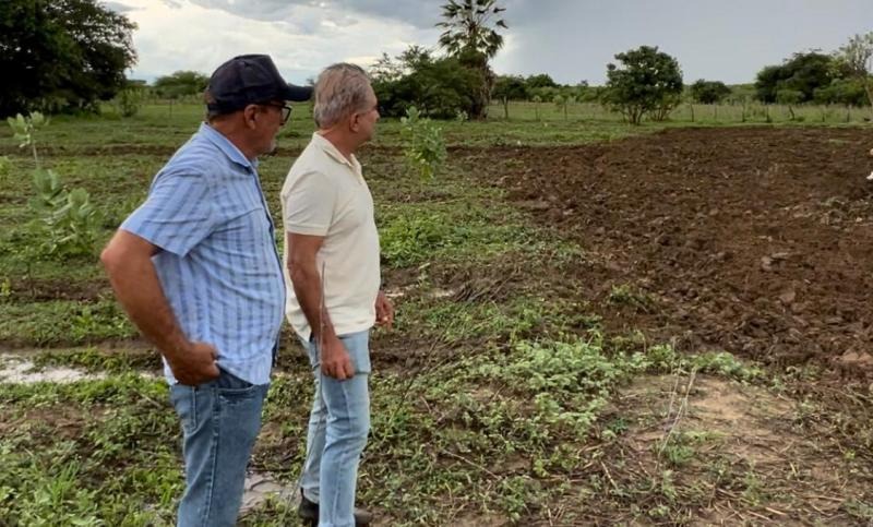 Prefeitura de Patos dá seguimento ao programa de corte de terra na zona rural do município