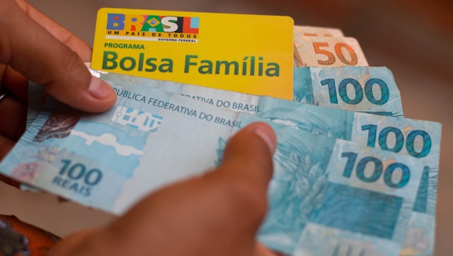 Governo Lula vai cancelar 2,5 milhões que recebem Bolsa Família irregularmente