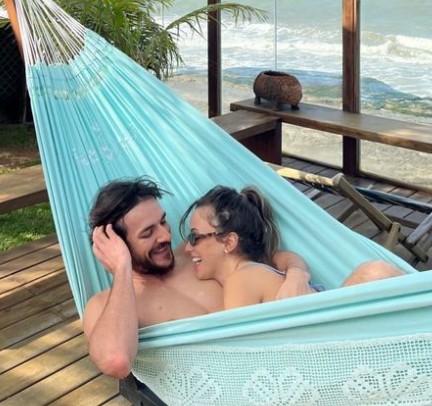 Com foto romântica, Pedro Cunha Lima oficializa namoro nas redes sociais; veja