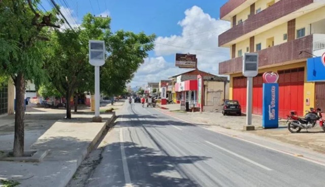 STTRANS Patos inicia a implantação de lombadas eletrônicas no bairro do Jatobá, zona sul da cidade - OUÇA 