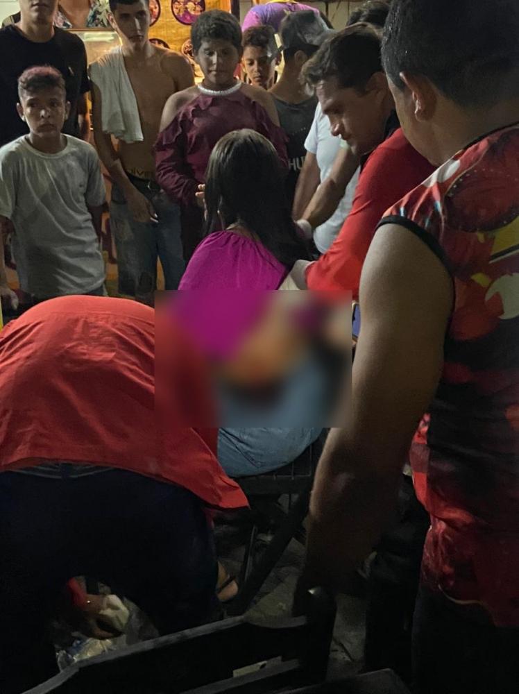 Homem tenta matar ex-mulher a facadas por achar que estava sendo traído