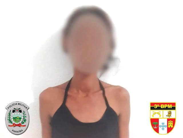 Polícia Militar prende mulher por tráfico de drogas, em Patos