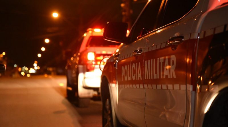 Criminosos entram em confronto com PM, um acaba morto e dois ficam feridos