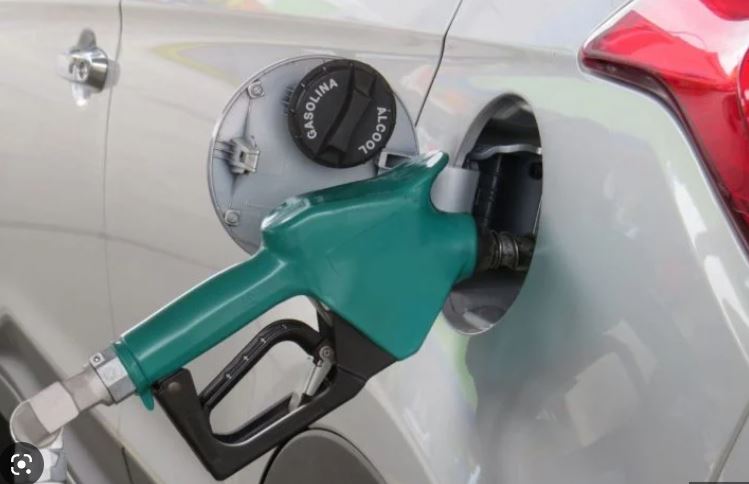 Governo aumenta imposto sobre gasolina para conter rombos