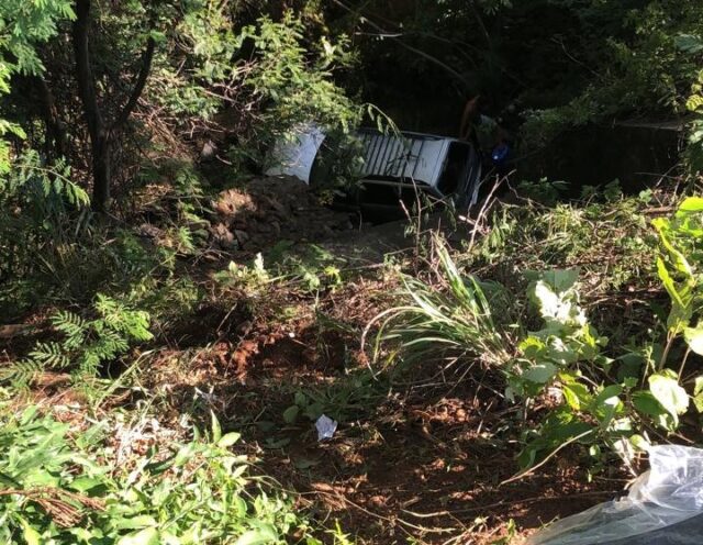Carro com cinco vendedores de Patos cai em barranco no Ceará. Eles pedem apoio para voltar para casa