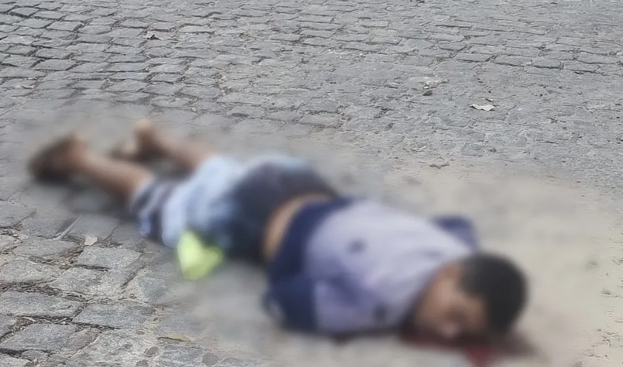 Jovem é assassinado a tiros enquanto trabalhava em orla, na Paraíba