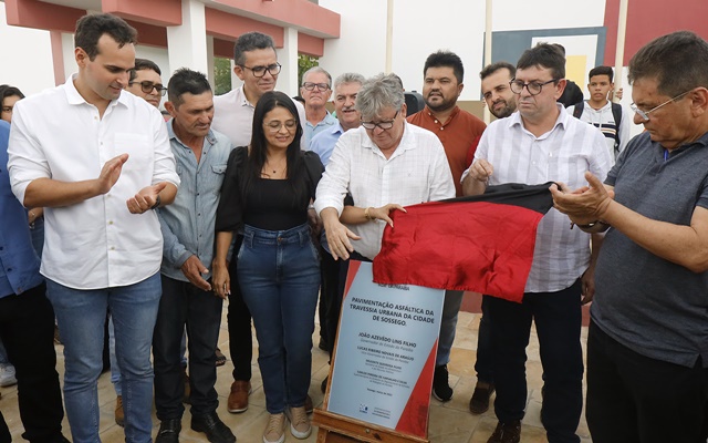 João Azevêdo entrega travessias urbanas, sistema de abastecimento de água e reformas de escolas em Cuité, Sossego e Cubati