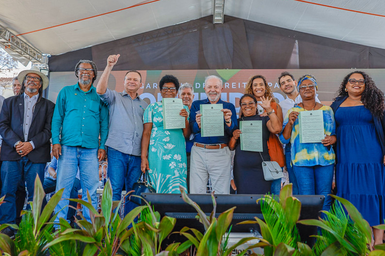 Lula assina decretos para titulação de terras a comunidades quilombolas na Paraíba