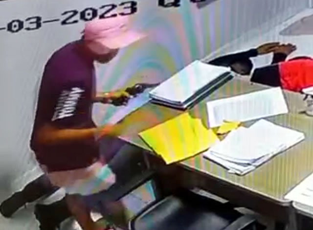 VÍDEO: Funcionários são feitos reféns durante roubo a posto de combustíveis, no sertão da Paraíba