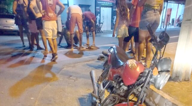 Homem sofre acidente ao atropelar cachorro que atravessou repentinamente a via pública no Jatobá, em Patos
