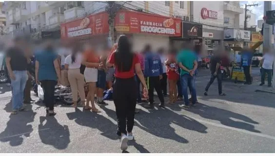 Acidente entre carro e moto deixa um ferido no Centro de Patos