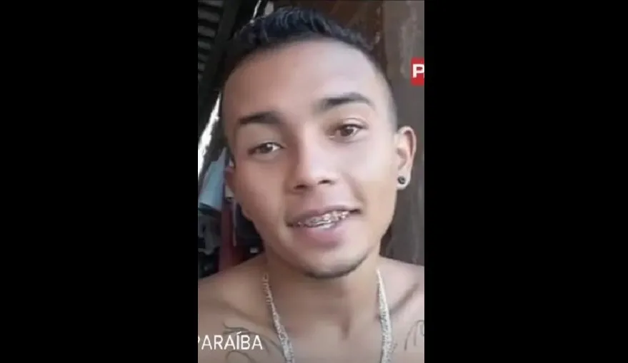 Homem de 27 anos morre após colisão frontal entre carro e moto na BR-434, em Joca Claudino A moto seguia na direção de Joca Claudino quando bateu de frente com um Cross Fox que trafegava em sentido contrário. 