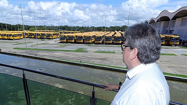 João Azevêdo entrega novos ônibus escolares nesta segunda-feira