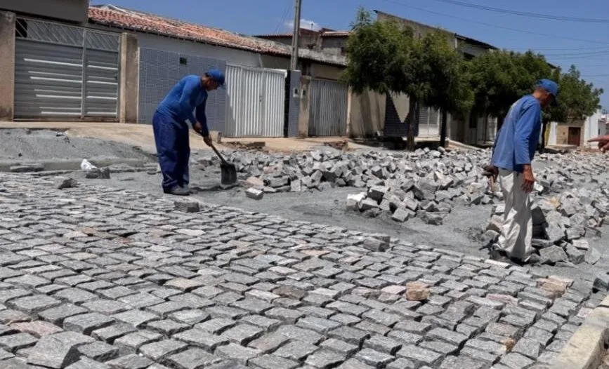 Obras de pavimentação estão a todo vapor no bairro Jatobá