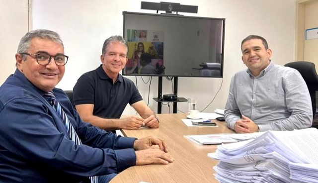 Prefeito Nabor Wanderley dialoga com secretário de Estado da Saúde para ampliar oferta de serviços importantes em Patos e região