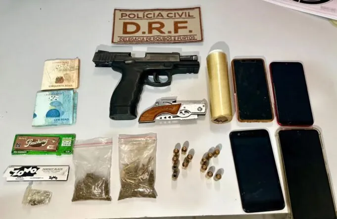 Operação em Patos e São José do Bonfim prende jovem com armas e drogas durante cumprimento de mandados