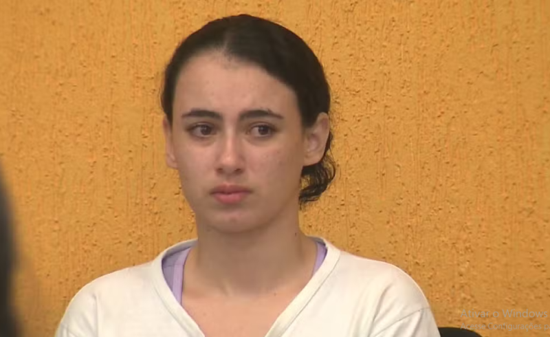  Mulher que ajudou namorado a matar própria mãe é condenada a prisão