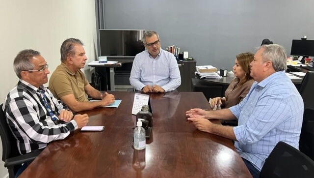 Na companhia da prefeita Cláudia, Nabor solicita ao DNIT lombadas eletrônicas na BR-230, que dá acesso à Quixaba
