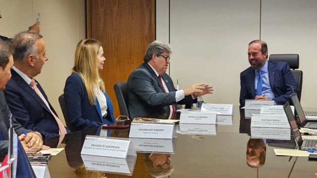 Em Brasília, João Azevêdo solicita a ministro das Minas e Energia investimentos para ampliação de projetos de energias renováveis na Paraíba