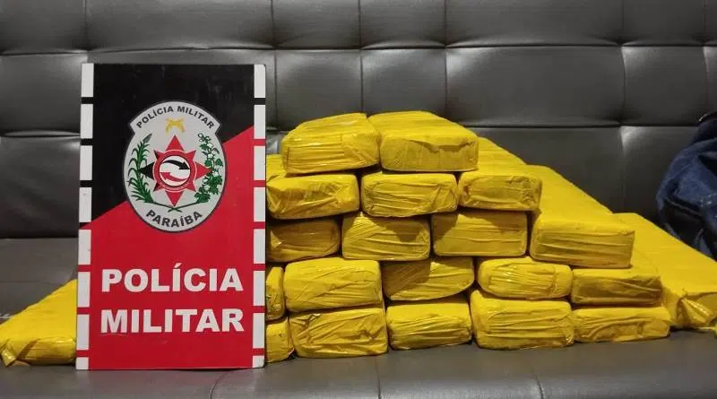 PM invade ponto de tráfico e apreende cerca de 25 quilos de drogas, em Guarabira