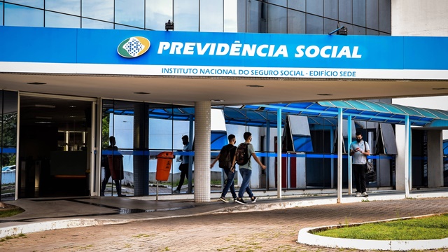 INSS: governo pressiona por redução dos juros do empréstimo consignado