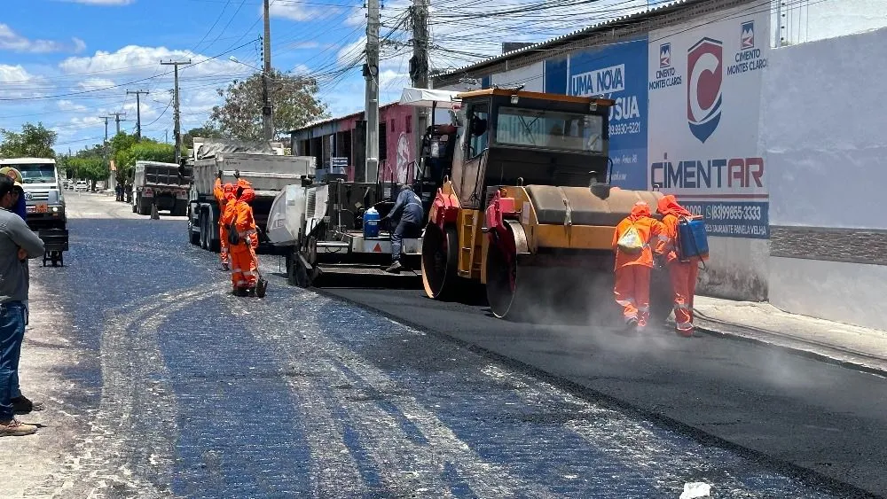 Mais 10 ruas no centro e vários bairros de Patos são beneficiadas com pavimentação asfáltica