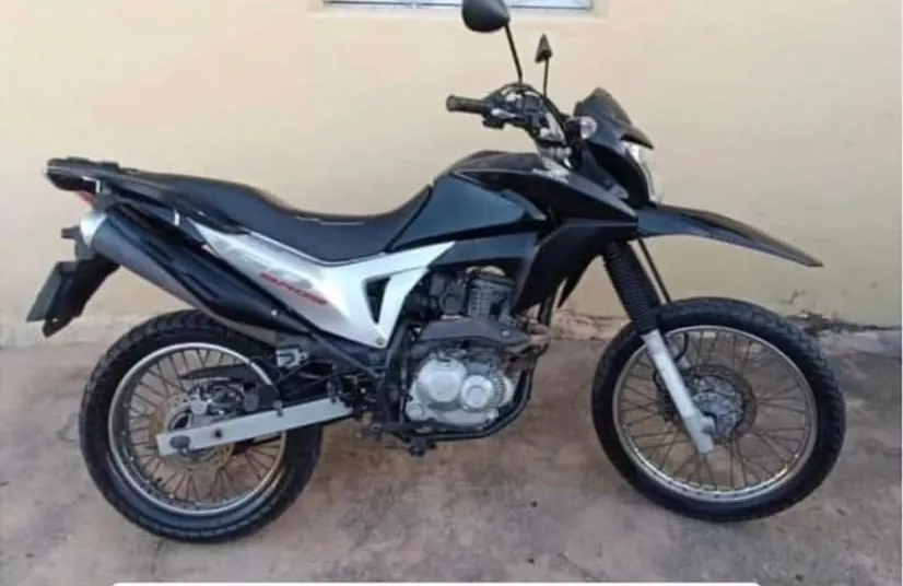 Casal é alvo de assalto e tem motocicleta e celulares roubados em Condado-PB
