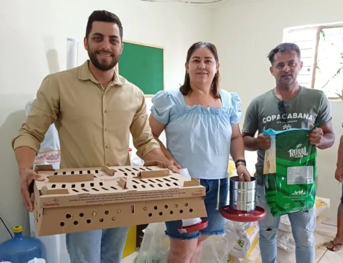 Prefeitura Municipal realiza entrega de kits granja para agricultores e incentiva a avicultura no município