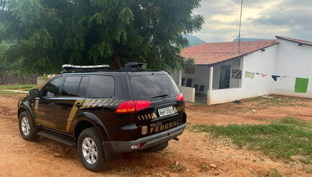 Prefeito, vice-prefeita e quatro vereadores são alvos da PF por compra de votos - VEJA