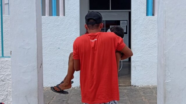 Criança tem rosto lacerado ao ser mordido por jumento na cidade de Patos