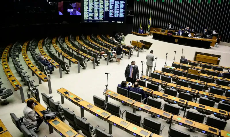 Deputados paraibanos assinam PEC pelo fim da jornada de trabalho 6×1; saiba quais