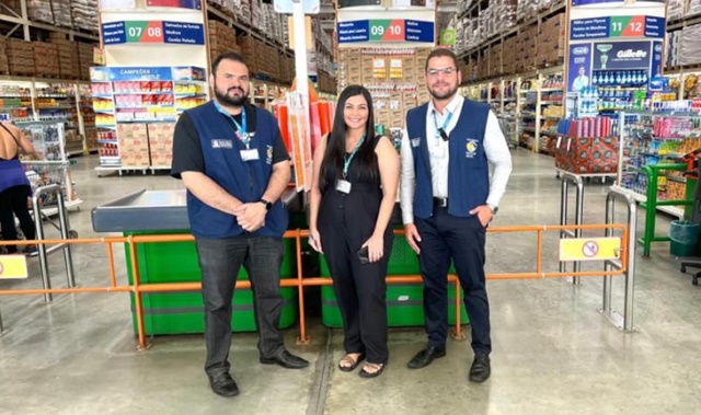 Respeito ao consumidor: Procon/Patos se reúne com gerente de estabelecimento comercial que inicia cumprimento de lei
