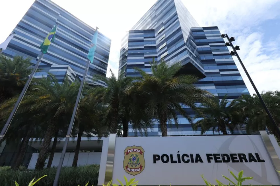 PF faz operação para prender suspeitos de planejar morte de autoridades; Moro diz que era um dos alvos do grupo