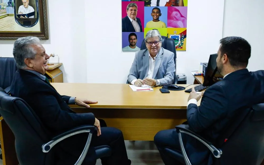 João Azevêdo recebe deputado Bosco Carneiro e prefeito de Alagoa Grande para confirmar apoio a projeto politico e administrativo 