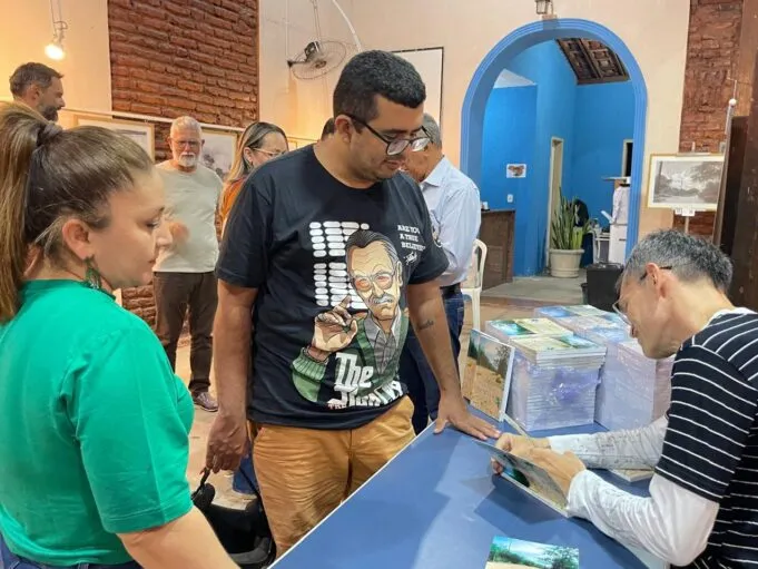 Escritor patoense Edailtom Xavier lança livro no Centro de Cultura Amaury de Carvalho e destaca a importância da leitura