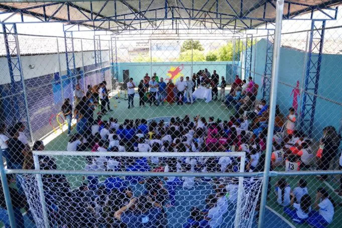 Prefeitura de Patos entrega reforma da Escola Municipal Maria das Chagas Candeia, novas instalações e materiais esportivos