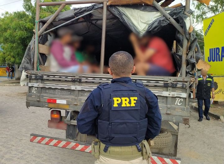 Operação conjunta entre PRF e MTE flagra transporte ilegal de passageiros na Paraíba