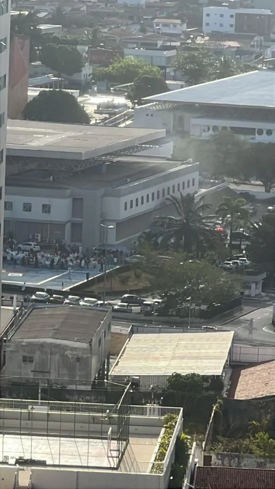 VÍDEO: Curto-circuito em ar-condicionado causa princípio de incêndio no Hospital de Trauma de João Pessoa