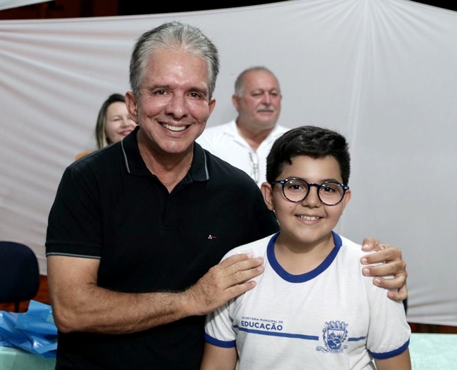 Prefeitura de Patos entrega mais 84 óculos e alcança mais 300 alunos contemplados pelo programa Novos Olhares