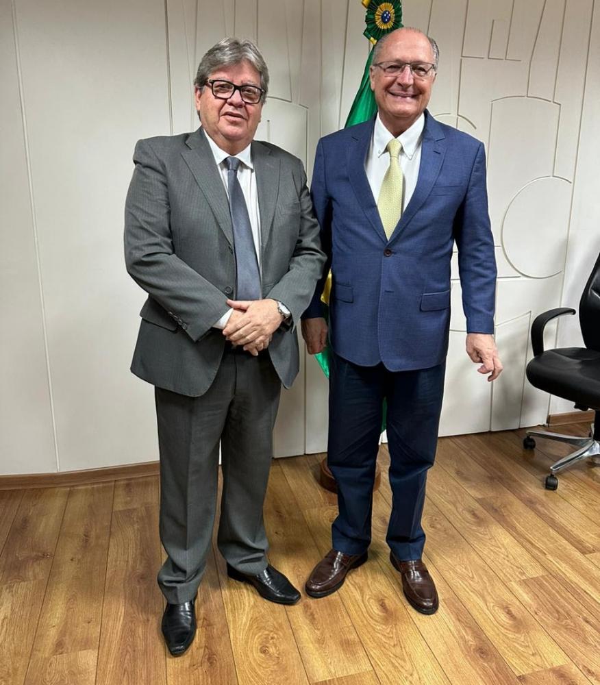 João Azevêdo discute investimentos para indústria, artesanato e energias limpas com Geraldo Alckmin