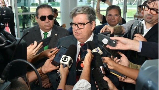 Governador concede entrevista coletiva em Campina Grande sobre os novos voos com destinos diretos para a cidade