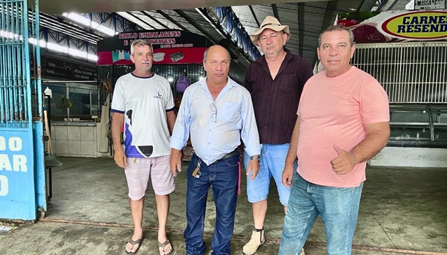 Secretário e agente fiscal visitam mercado da carne e iniciam os primeiros serviços de melhorias no local
