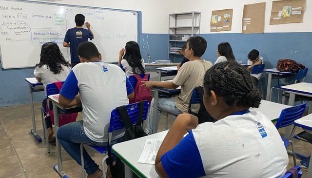 Escola Municipal Professor Oliveira promove aulões com alunos em vista da avaliação do MEC sobre o ensino básico de Patos