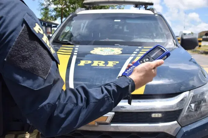 PRF registra casos de veículo adulterado e embriaguez ao volante na véspera de Natal em Patos e São Mamede