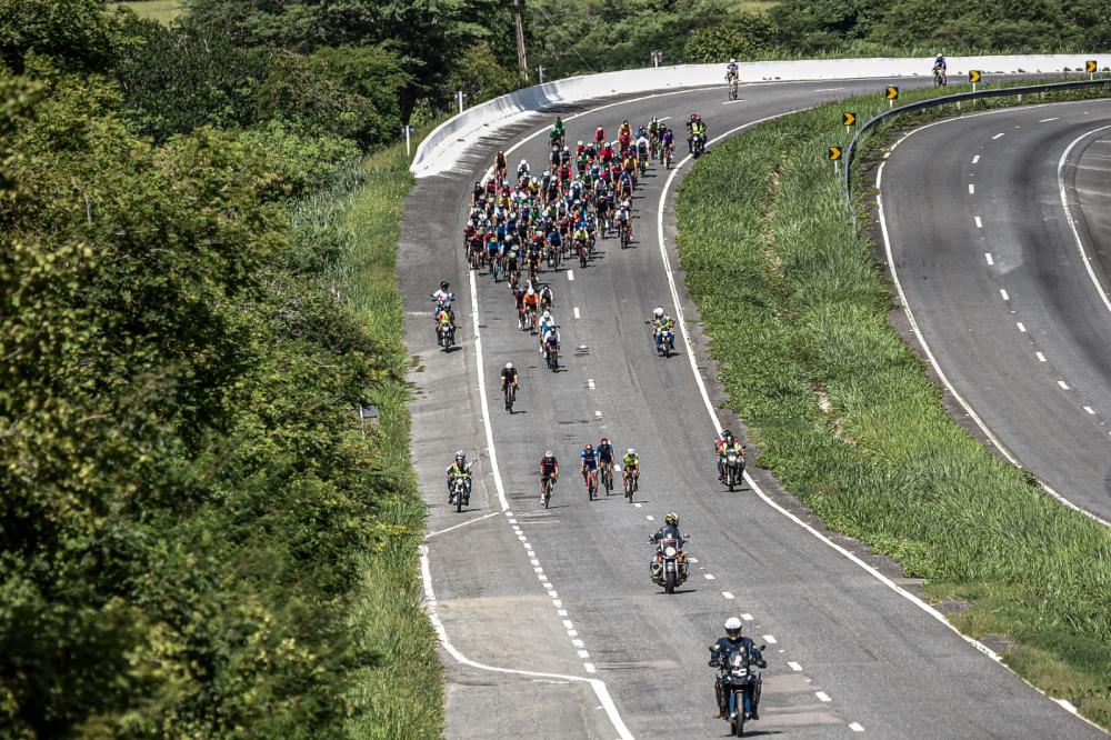 PRF na Paraíba realiza escolta em Competição Ciclística na BR 230