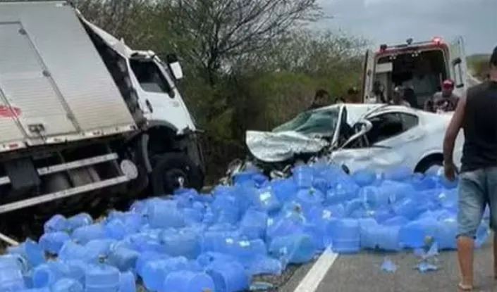 Acidente entre carro e caminhão deixa um homem morto, em Serra Branca, na PB