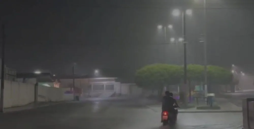 Vídeo: Sertão da Paraíba tem noite de chuva com registros de ruas alagadas