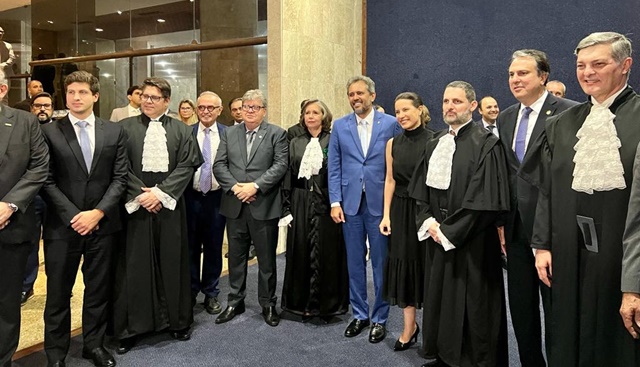 João Azevêdo prestigia posse da mesa diretora do TRF5 e destaca união institucional para fortalecimento da democracia